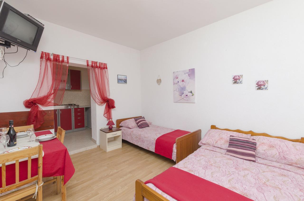 Apartments Ivana Нин Екстериор снимка