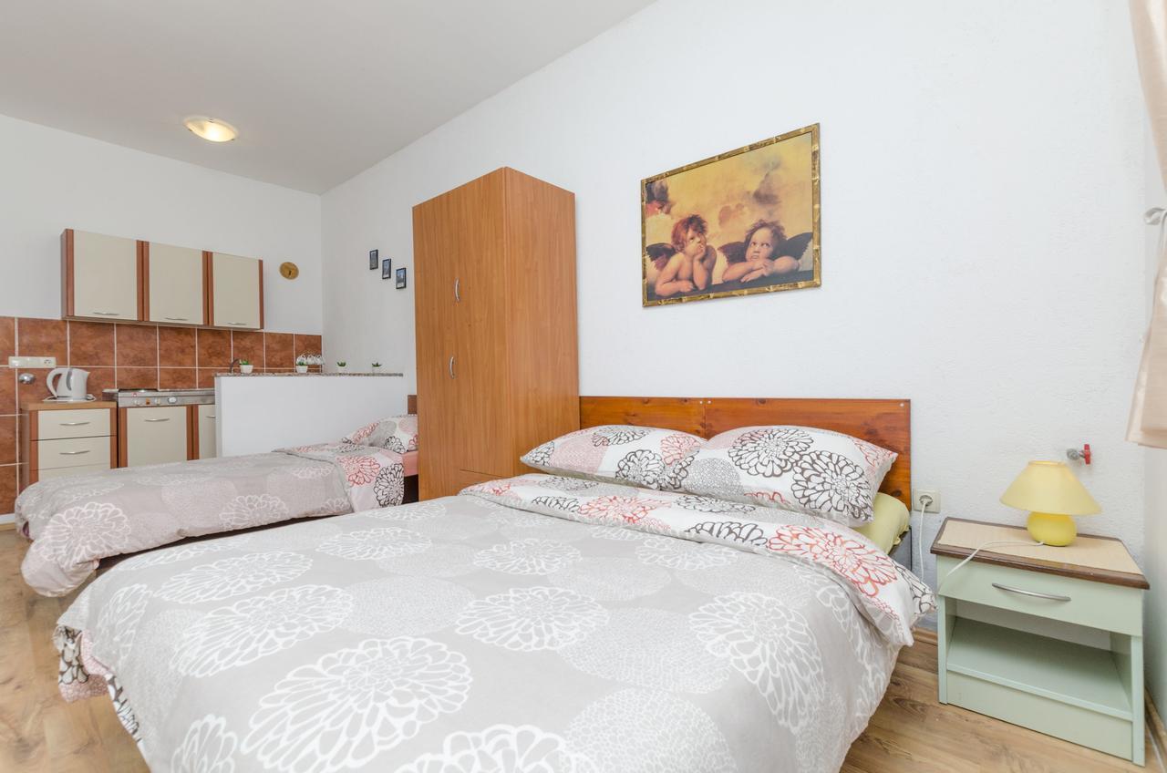 Apartments Ivana Нин Екстериор снимка